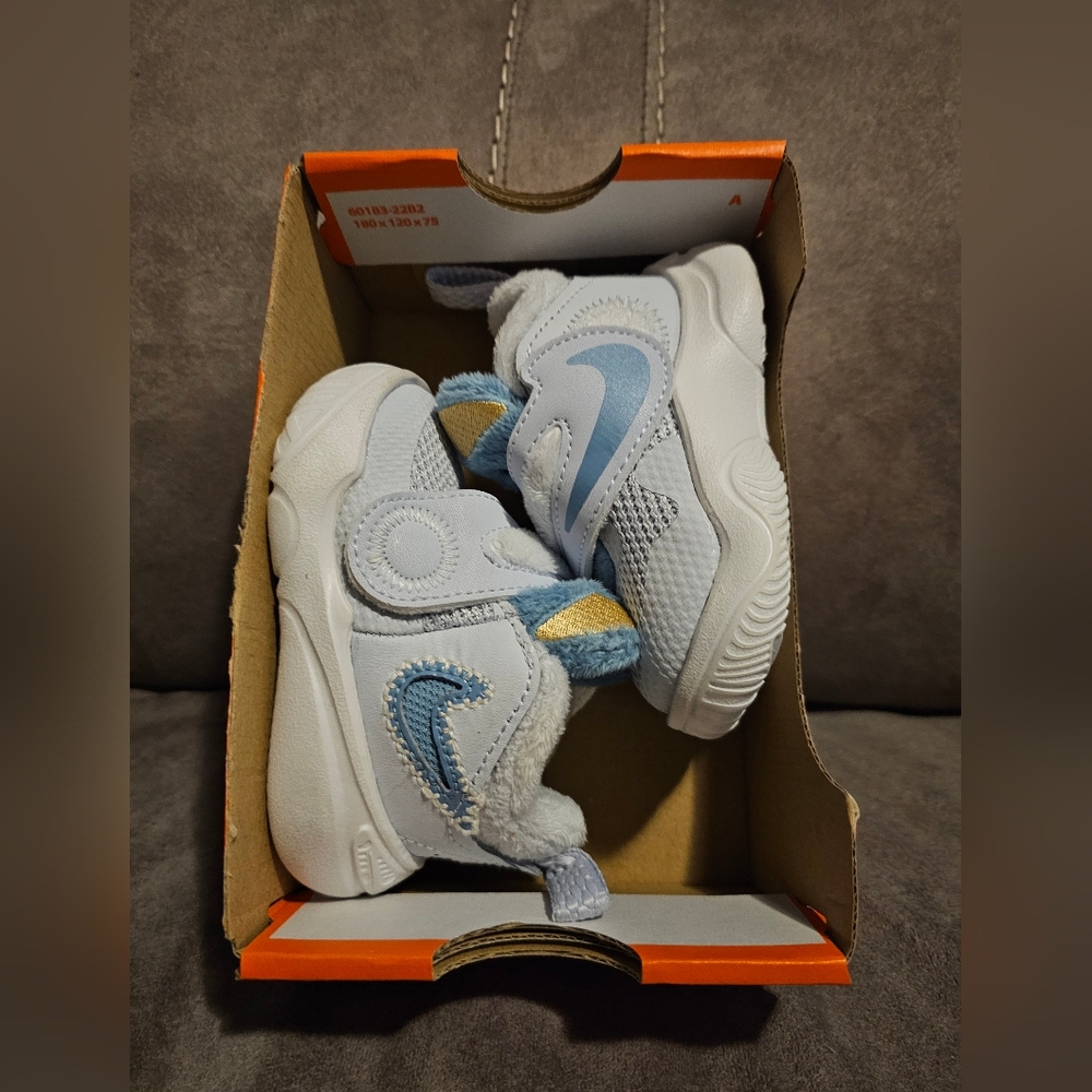 Nike Team Hustle Infant Shoe D 11 LIL, Size 4c
